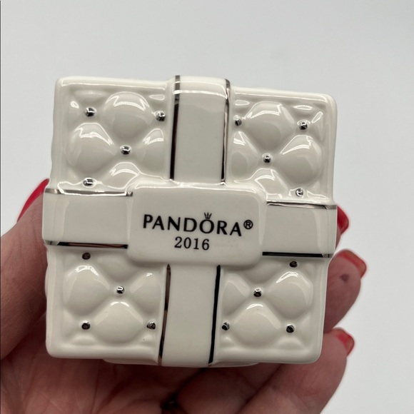 Pandora Cream Quilted Gift Box Bag Ceramic Charming Beautiful Exciting - Picture 6 of 9